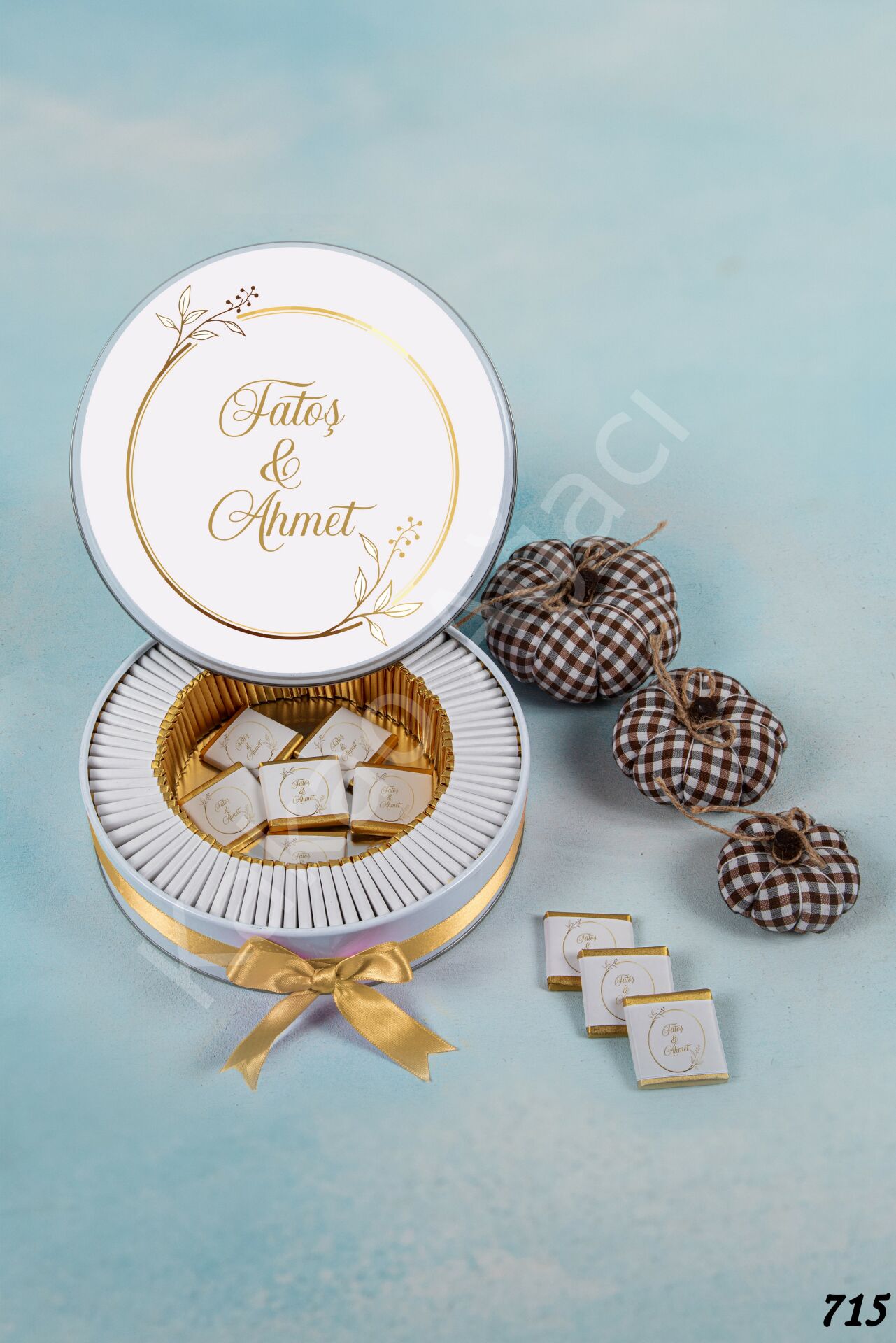 Gold Çerçeveli Gelin & Damat Metal Kutu İsme Özel Çikolata KA715