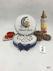 70 AdetAy Üzerinde Ayıcık Metal Kutu İsme Özel Çikolata - 300 gr Draje (Waffle Sos Hediyeli)