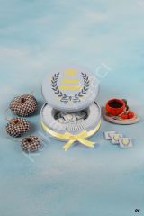 Sarı Taçlı Desenli Metal Kutu İsme Özel Çikolata KA06