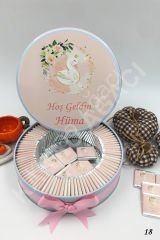 Pembe Kuğu Metal Kutu İsme Özel Çikolata KA18