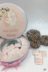 Pembe Kuğu Metal Kutu İsme Özel Çikolata KA18