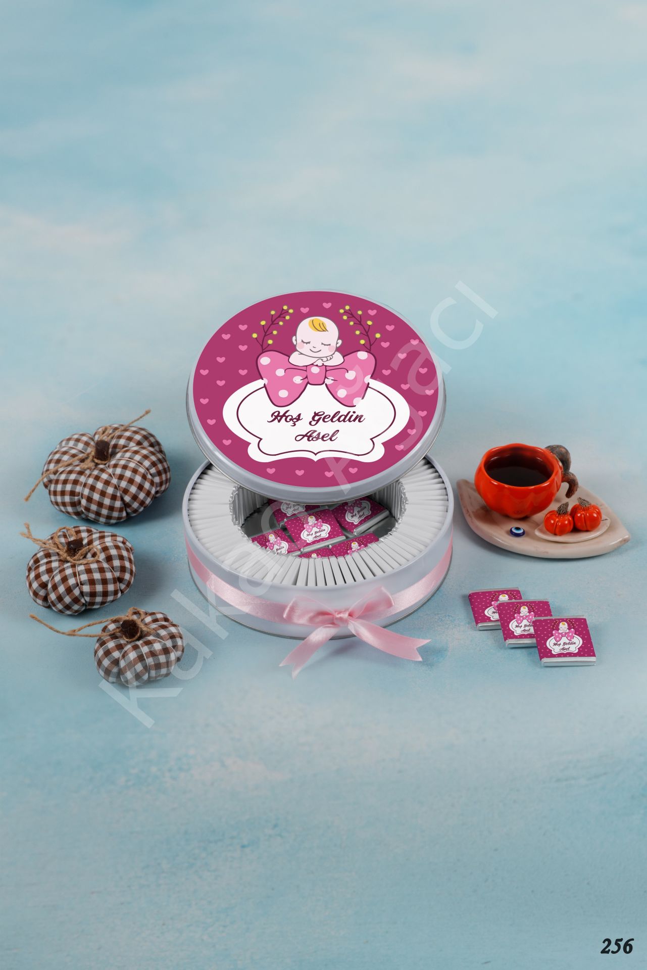 Pembe Papyonlu Bebek Metal Kutu İsme Özel Çikolata KA256