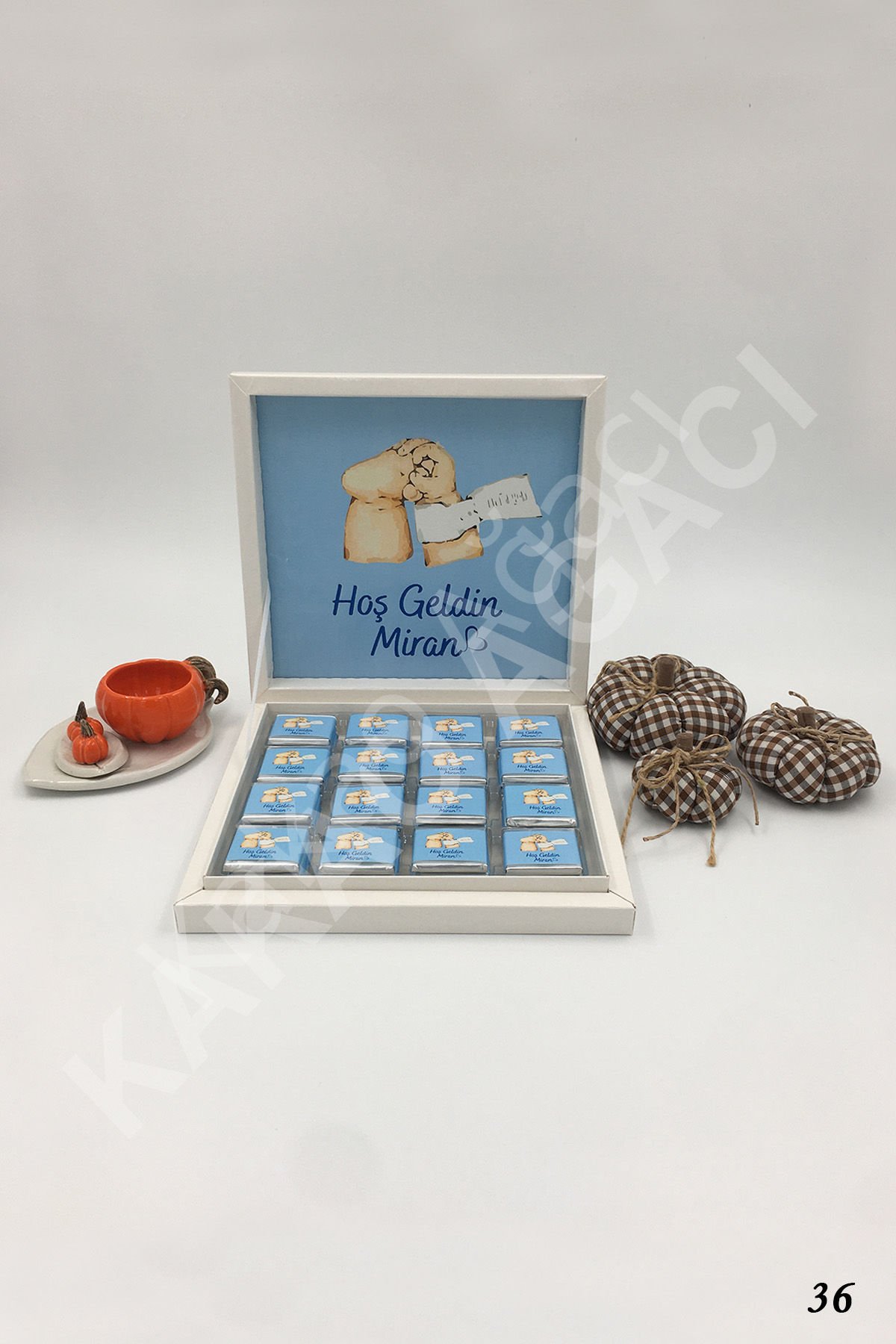 Bebek Ayaklı Karton Kutu İsme Özel Çikolata KA36