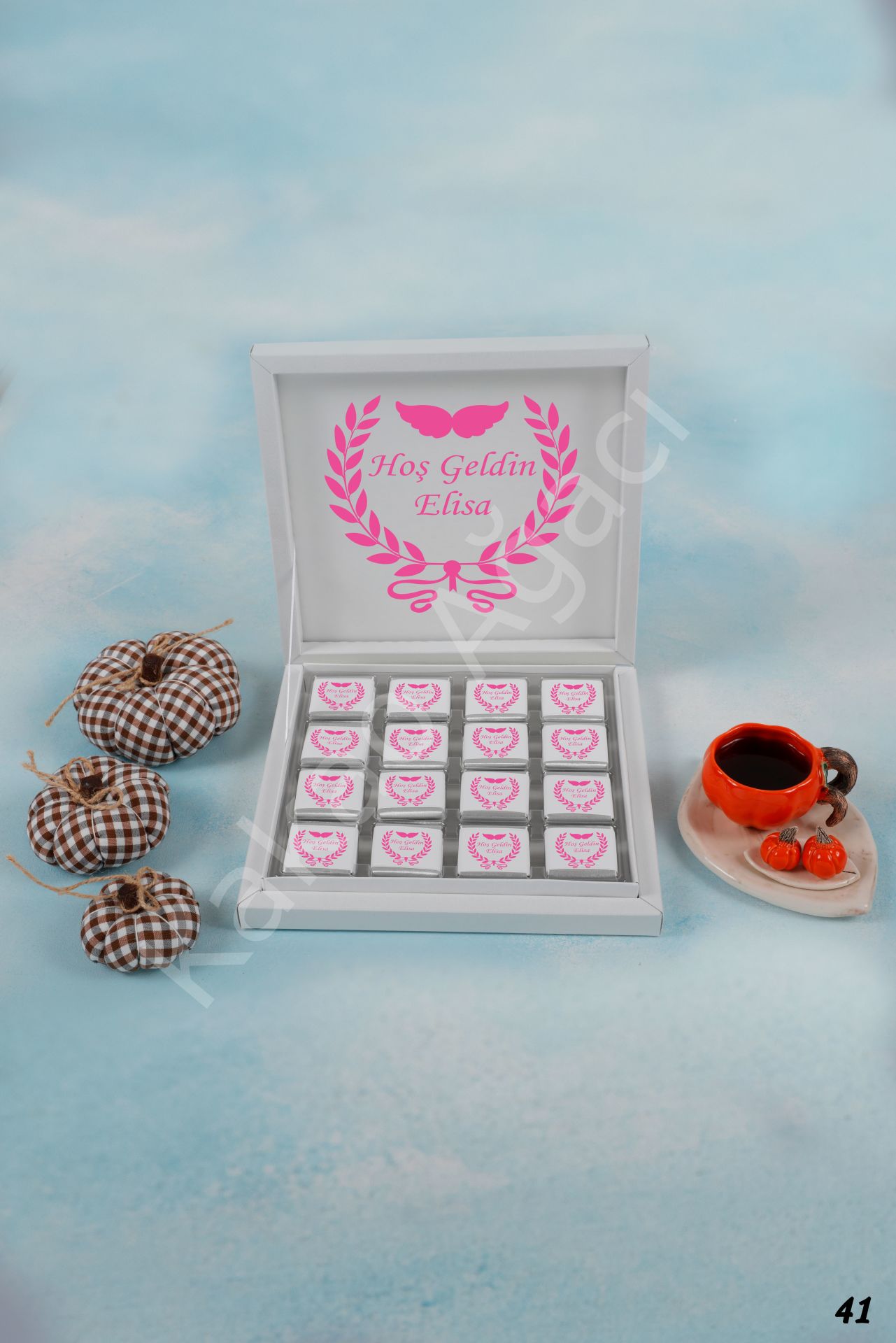 Pembe Kanatlı Desenli Karton Kutu İsme Özel Çikolata KA41