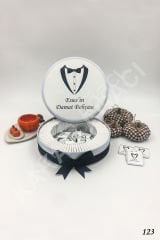Damat Bohçası Takım Elbiseli Metal Kutu İsme Özel Çikolata KA123