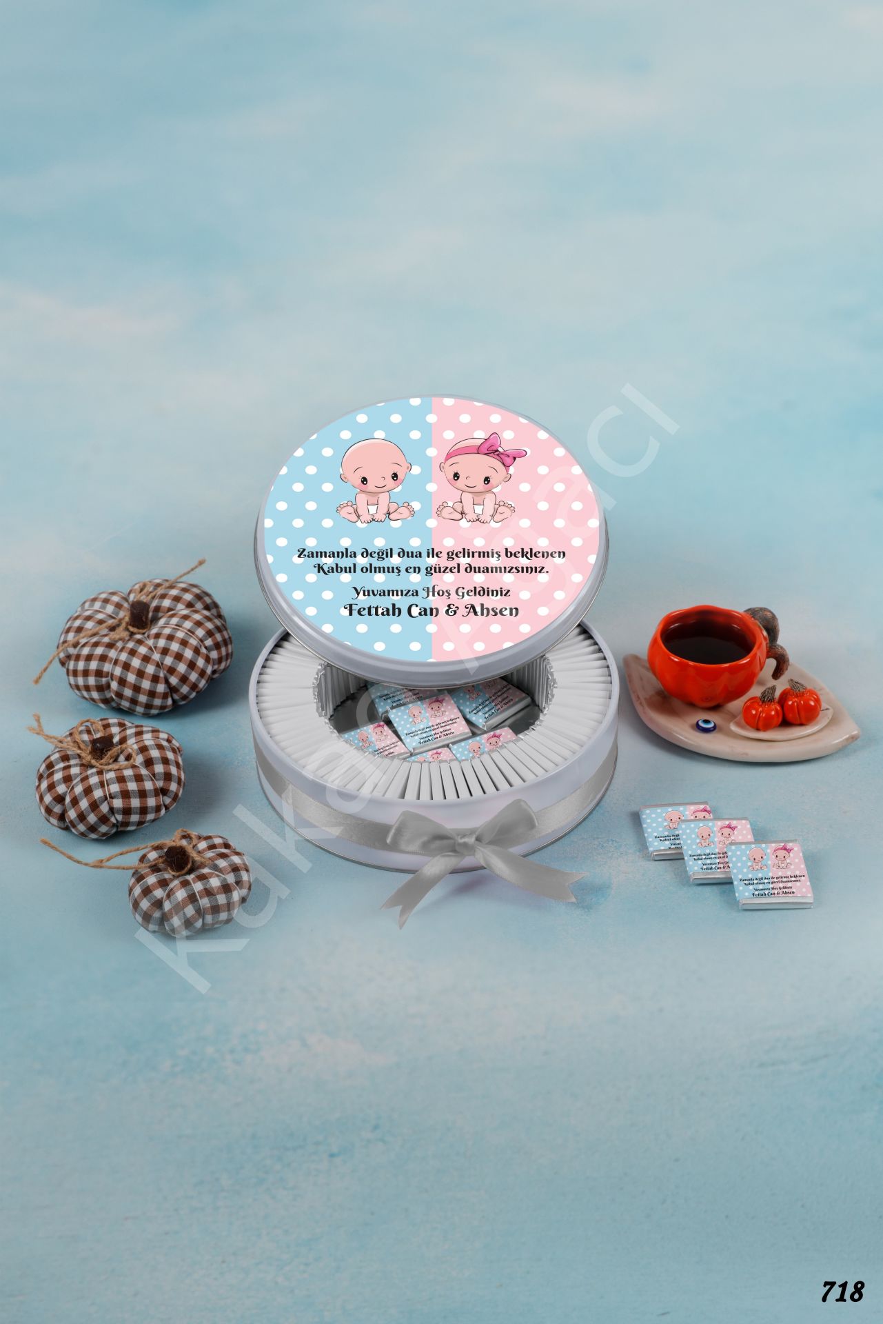 İkiz Bebek Kız & Erkek Metal Kutu İsme Özel Çikolata KA718