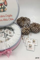 Tavşanlı Kız Metal Kutu İsme Özel Çikolata KA1078