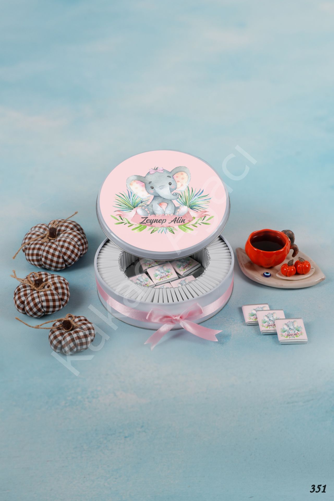 Pembe Filli Metal Kutu İsme Özel Çikolata KA351