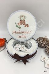 Erkek Kıyafetli Metal Kutu İsme Özel Çikolata KA397