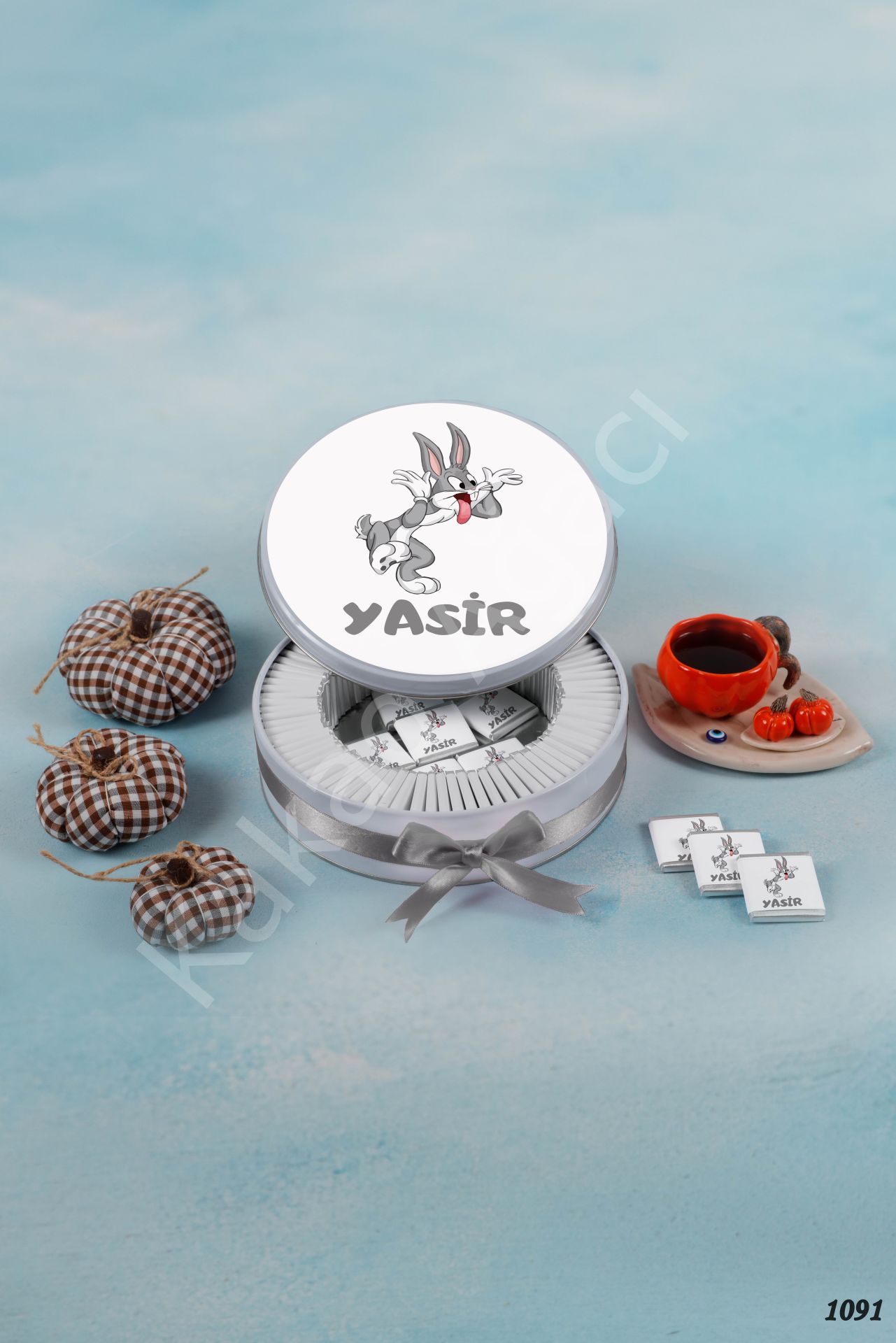 Bugs Bunny Tasarımlı Metal Kutu Bebek Çikolatası KA1091