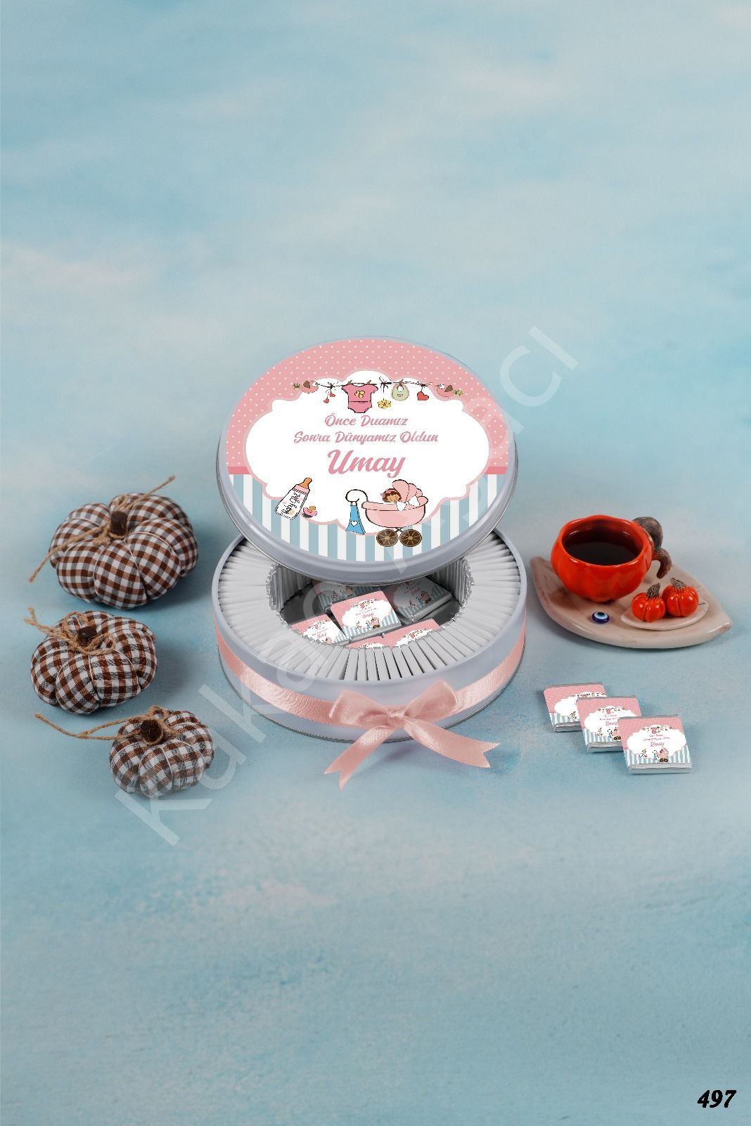 Pembe Bebek Eşyaları Metal Kutu İsme Özel Çikolata KA497