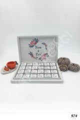 Çiçekli Gelin & Damat Karton Kutu İsme Özel Çikolata KA974