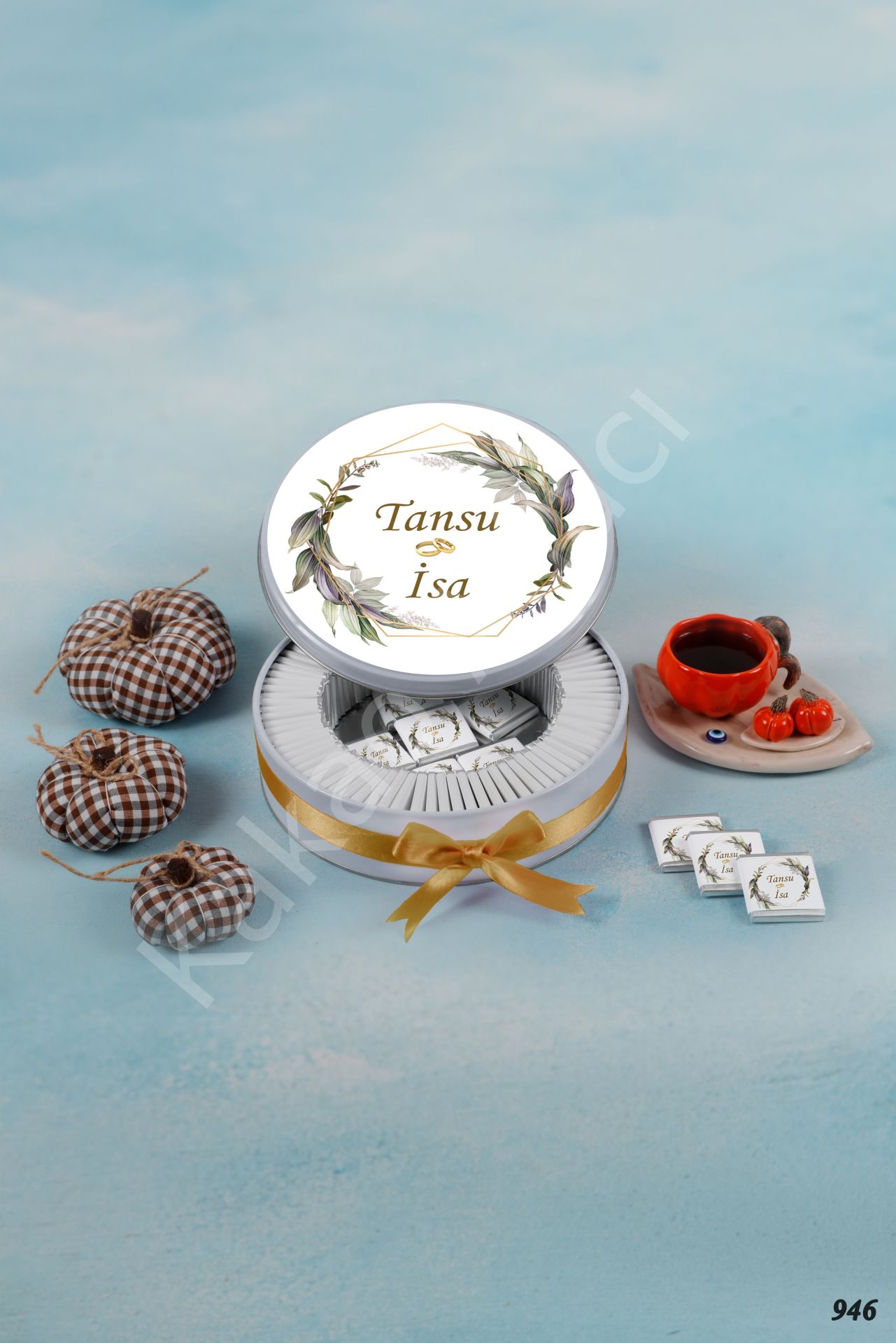 Yapraklı Gold Gelin & Damat Metal Kutu İsme Özel Çikolata KA946