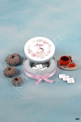 Pembe Çiçekli Kız Bebek Metal Kutu İsme Özel Çikolata KA542