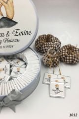 Gelin & Damat Metal Kutu İsme Özel Çikolata KA1012