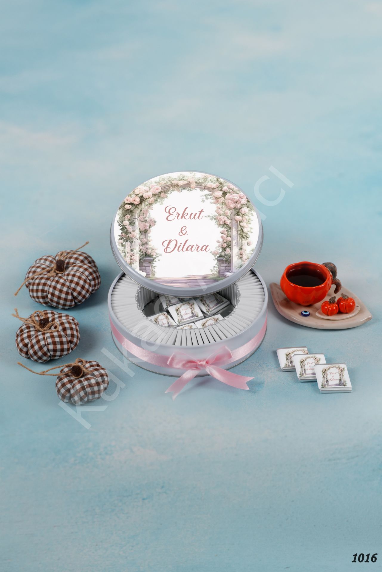 Gelin & Damat Metal Kutu İsme Özel Çikolata KA1016