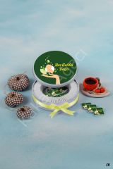 Yapraklı El Üzerinde Bebek Metal Kutu İsme Özel Çikolata KA59