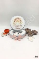 Pembe Yıldızlı Gökkuşağı Metal Kutu İsme Özel Çikolata KA838
