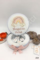 Pembe Yıldızlı Gökkuşağı Metal Kutu İsme Özel Çikolata KA838