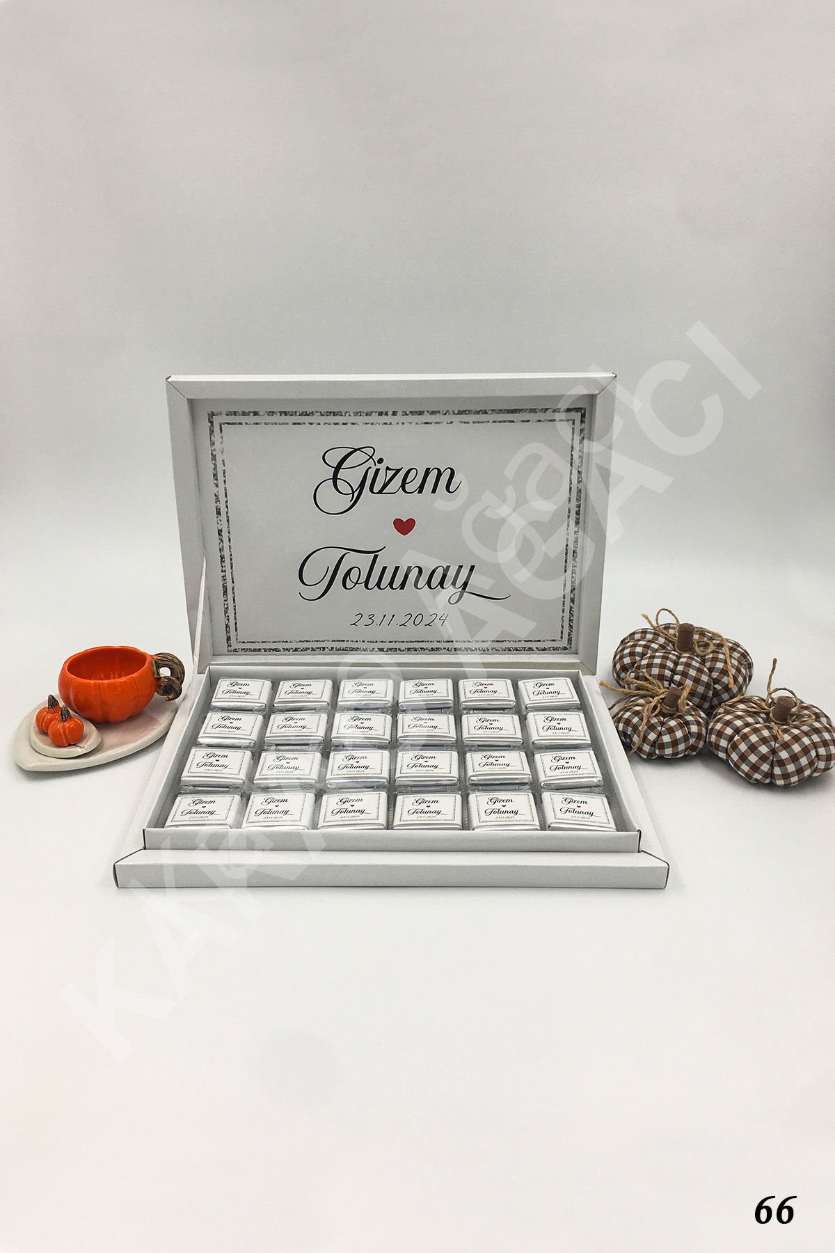 Gümüş Çerçeveli Gelin & Damat Karton Kutu İsme Özel Çikolata KA66
