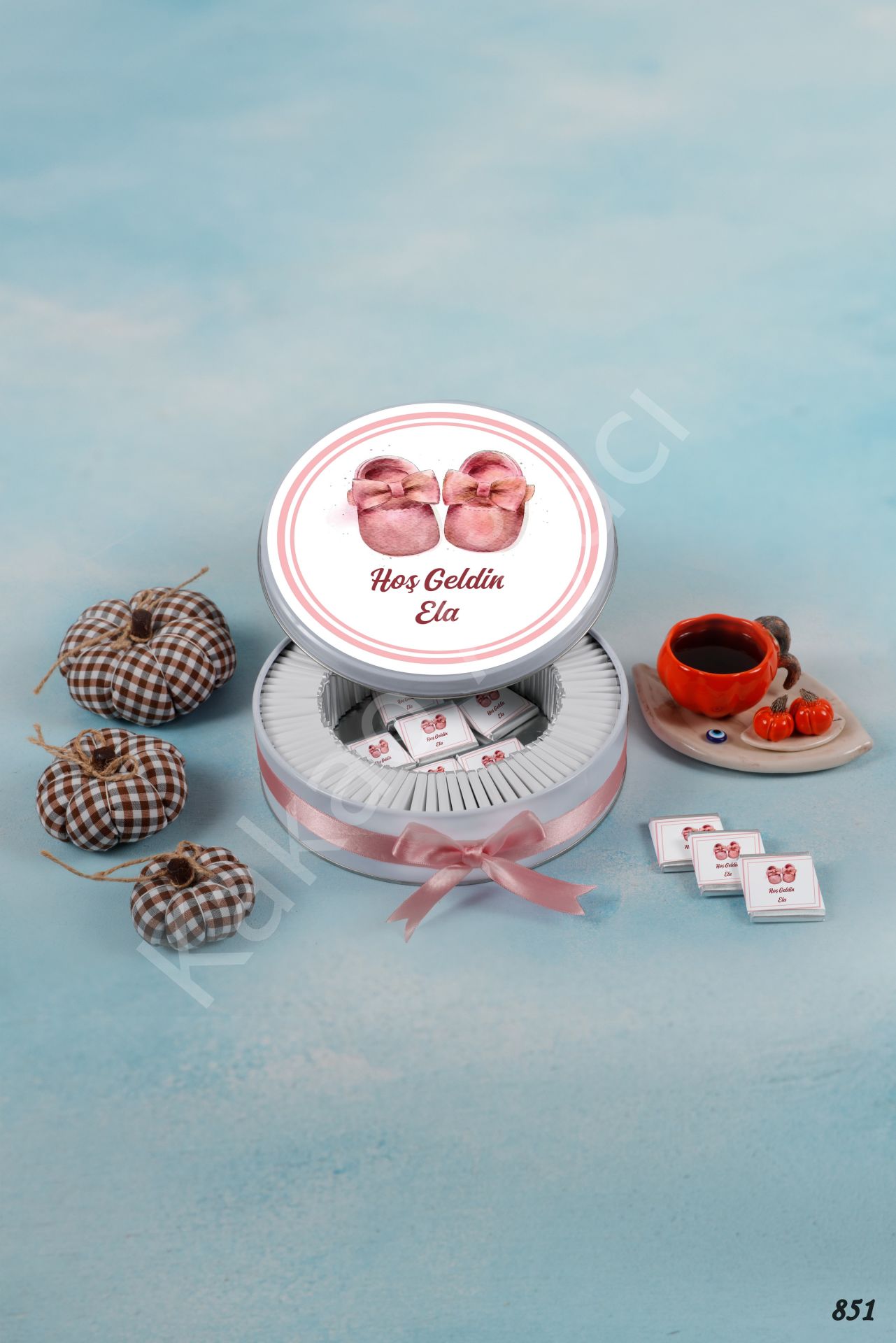 Pembe Kız Bebek Ayakkabısı Metal Kutu İsme Özel Çikolata KA851