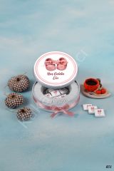 Pembe Kız Bebek Ayakkabısı Metal Kutu İsme Özel Çikolata KA851