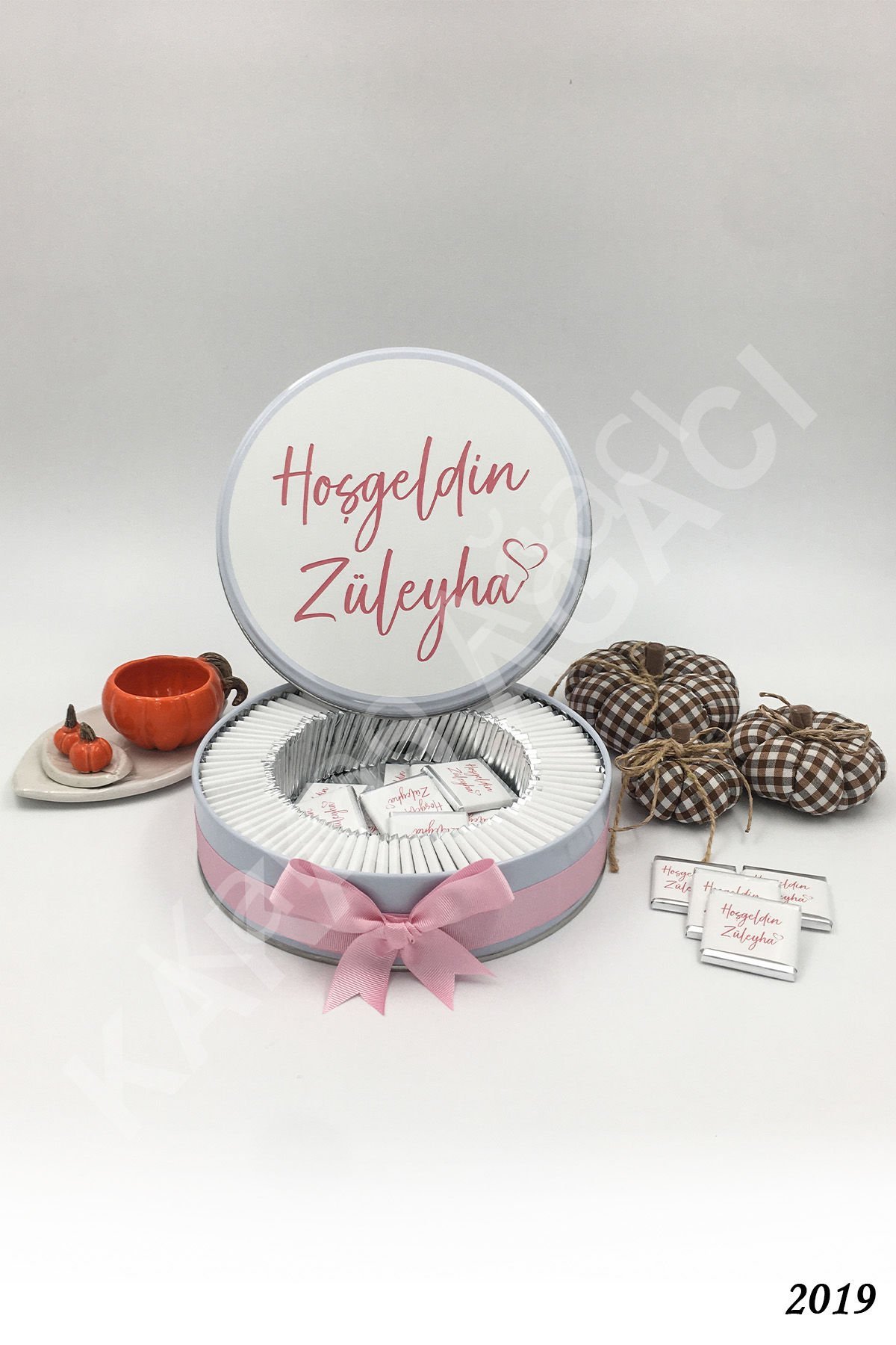 Kız Kalpli Metal Kutu İsme Özel Çikolata KA2019