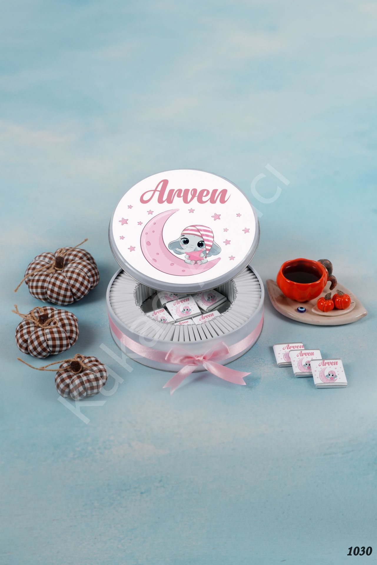 Pembe Ay ve Filli Metal Kutu İsme Özel Çikolata KA1030